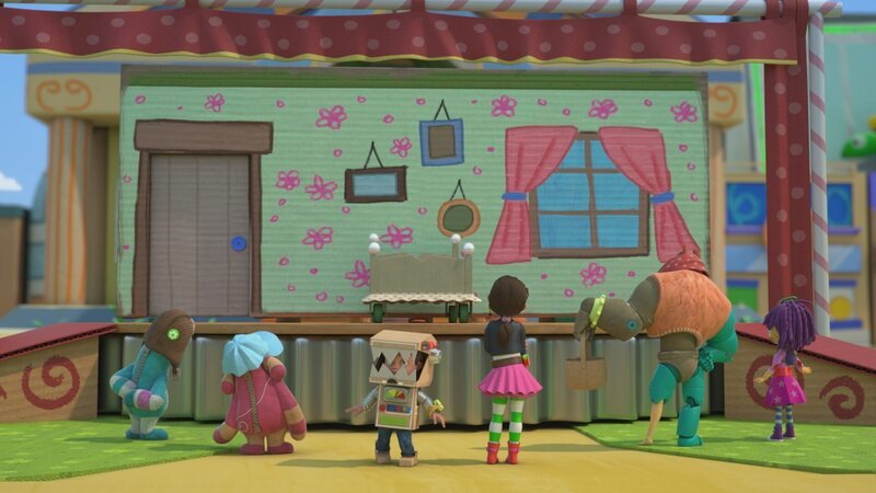 Die Theaterleute überlegen wie sie die Kulisse wechseln können. – Bild: KiKA/​BBC/​Boat Rocker Rights Inc. MMXVIII