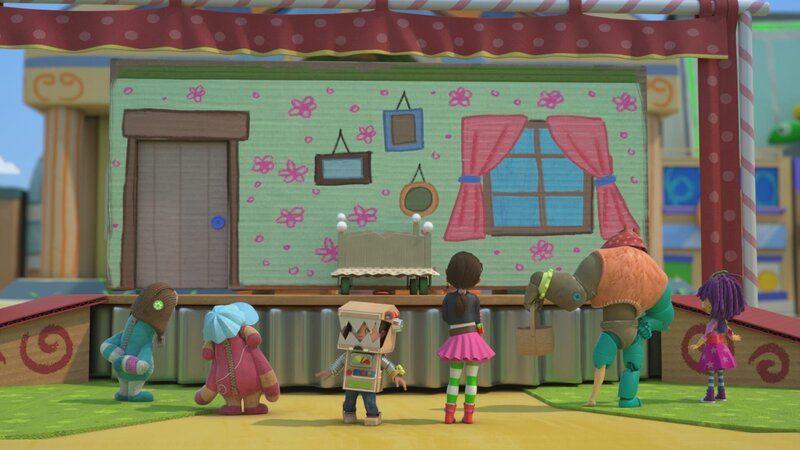 Die Theaterleute überlegen wie sie die Kulisse wechseln können. – Bild: KiKA/​BBC/​Boat Rocker Rights Inc. MMXVIII