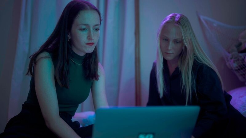 Jordan and Isabel at work. – Bild: Discovery Channel