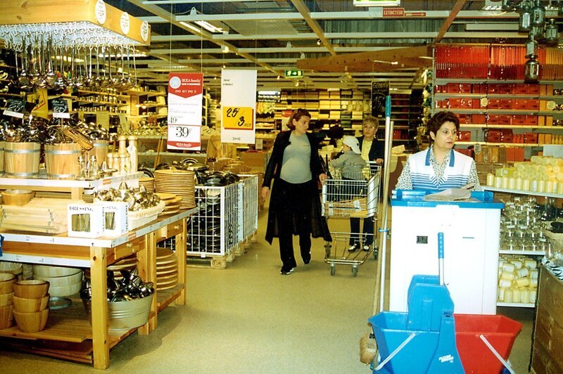 Frauen in einem Ikea-Laden – Bild: S1