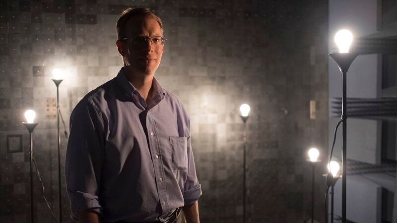Dr. Paul Jaffe, Ph.D., a spacecraft engineer at the U.S. Naval Research Laboratory works on designing a space solar power system in his lab. – Bild: Science Channel /​ Discovery Communications