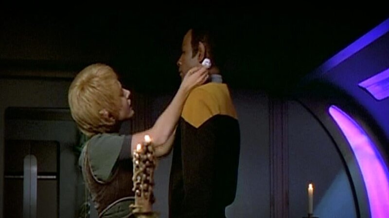 Kes (Jennifer Lien) und Tuvok (Tim Russ) – Bild: Tele 5