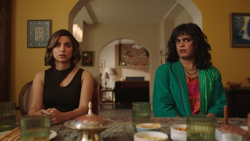 Aqsa (Supinder Wraich), Sabi Mehboob (Bilal Baig) – Bild: Abacus Media Rights