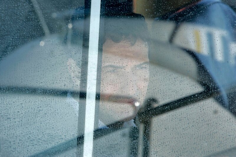 Cyrus Lupo (Jeremy Sisto) untersucht mit seinen Kollegen den Tatort auf Spuren. – Bild: Virginia Sherwood