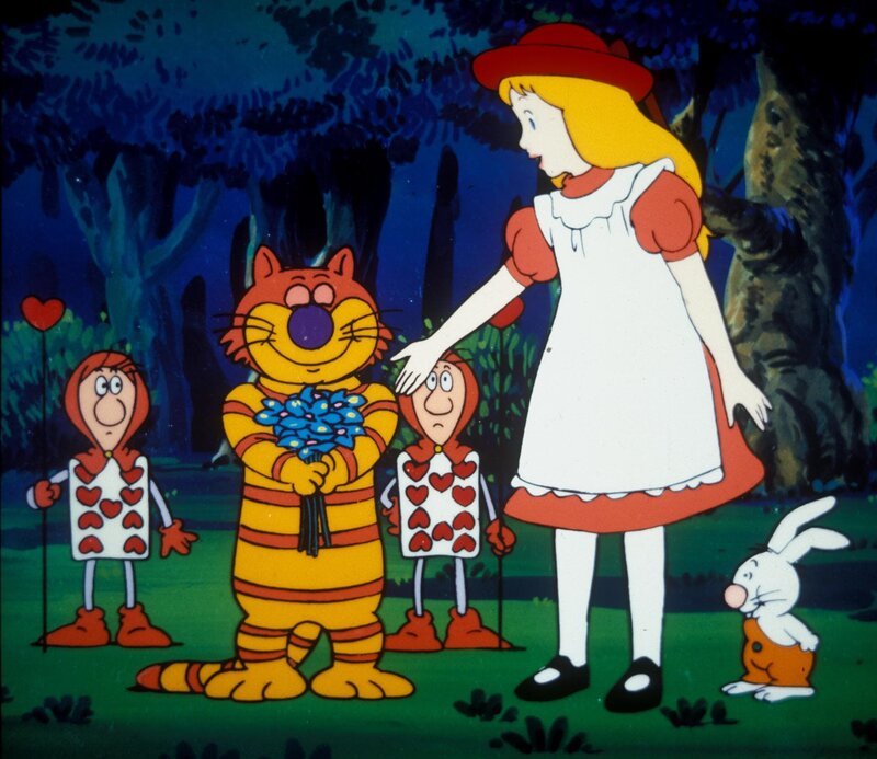 Die Grinsekatze möchte zu Alice’s Ehren ein Lied singen, doch leider fällt ihr keines ein. – Bild: ORF 1