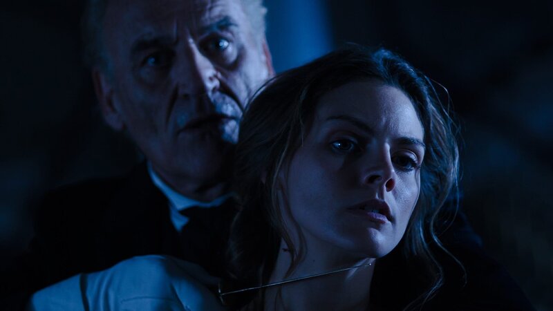 l-r : Benjamín(Manuel de Blas,l),Alicia Alarcón(Amaia Salamanca,r) – Bild: AXN White