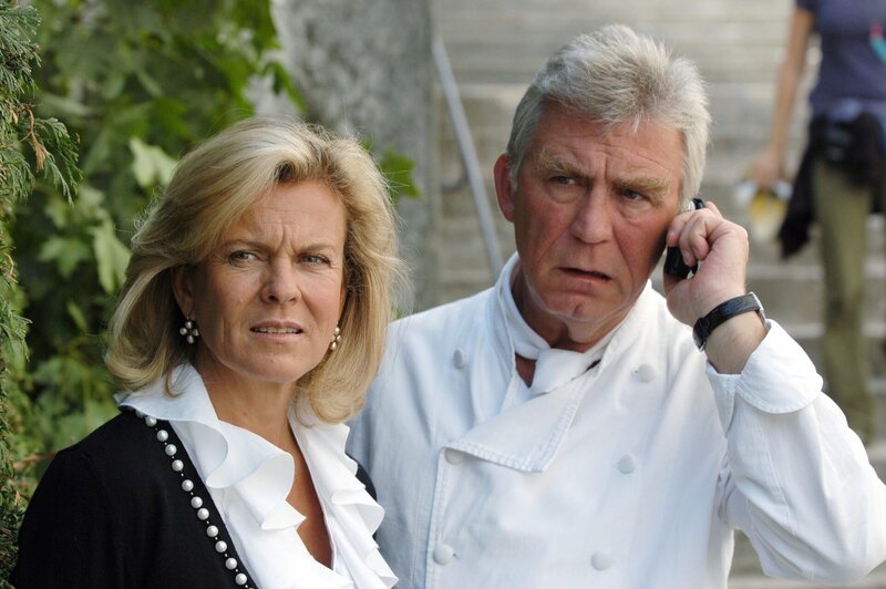 Andrea L’Arronge (Gräfin Schönberg), Heinz Marecek (Hannes Kofler). – Bild: ORF/​BEO-Film/​Marco