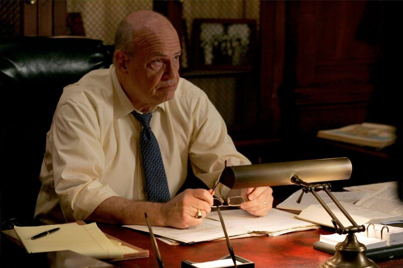 Fred Dalton Thompson as District Attorney Arthur Branch – Bild: NBC Universal, Inc.