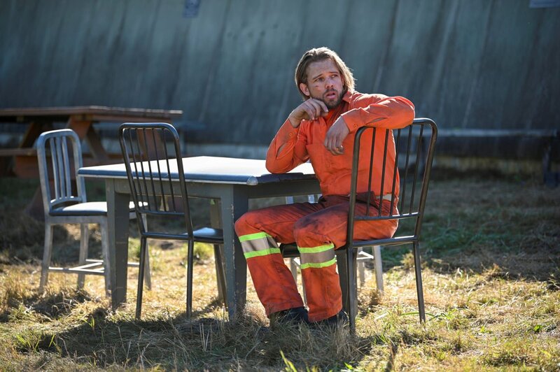 Pictured: Max Thieriot as Bode Donovan.  Photo: Sergei Bachlakov/​CBS ©2022 CBS Broadcasting, Inc. All Rights Reserved. – Bild: Sergei Bachlakov /​ CBS ENTERTAINMENT /​ Die Verwendung ist nur bei redaktioneller Berichterstattung im Rahmen einer Programmank¸ndigung ab 2 Monate vor der ersten Auss /​ ©2022 CBS Broadcasting Inc. All Rights Reserved.