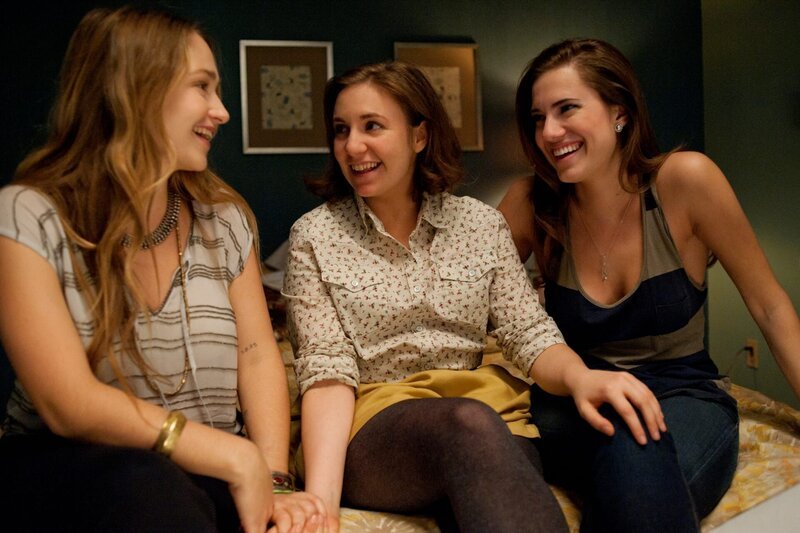 Lena Dunham as Hannah Horvath  (m) and Allison Williams as Marnie Michaels (r) – Bild: Home Box Office, Inc. HBO® and all related programs are the property of Home Box Office, Inc.