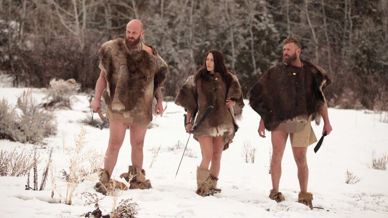 L-R: Waz, Sara and Jake walking. – Bild: Discovery Communications, LLC