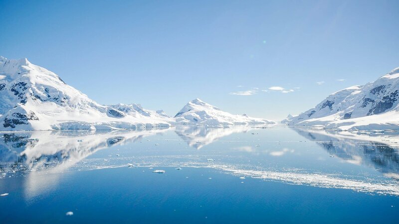 Antarktika ist der Südkontinent der Erde, auf dem auch der Südpol selbst liegt. Hier liegt die mittlere Temperatur im Winter zwischen -20 bis -30 Grad Celsius. – Bild: Weather Group Television/​WeltN24 GmbH