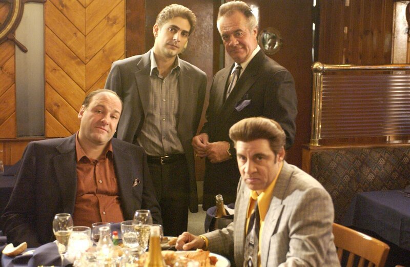 Gandolfini, James Imperioli Michael Sirico Ton Van Zandt Steven – Bild: Copyright 2000⁠–⁠2005 Home Box Office Inc. All Rights Reserved.
