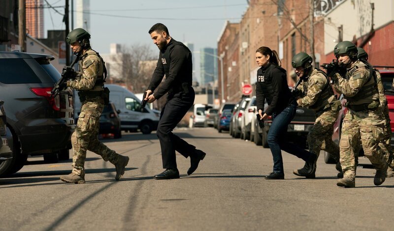 „Checks & Balances“ – The team must track down two assailants who wear animal masks while committing armed robberies, with the latest leaving an off-duty 26 Fed security guard dead. Also, Tiffany and Scola butt heads on whether or not to accept the local NYPD’s offer to help in the investigation, on FBI, Tuesday, April 6 on the CBS Television Network. Pictured (L-R) Zeeko Zaki as Special Agent Omar Adom ëOAí Zidan and Missy Peregrym as Special Agent Maggie Bell. – Bild: Michael Parmelee /​ CBS