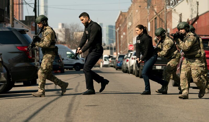 „Checks & Balances“ – The team must track down two assailants who wear animal masks while committing armed robberies, with the latest leaving an off-duty 26 Fed security guard dead. Also, Tiffany and Scola butt heads on whether or not to accept the local NYPD’s offer to help in the investigation, on FBI, Tuesday, April 6 on the CBS Television Network. Pictured (L-R) Zeeko Zaki as Special Agent Omar Adom ëOAí Zidan and  Missy Peregrym as Special Agent Maggie Bell. – Bild: Michael Parmelee /​ CBS