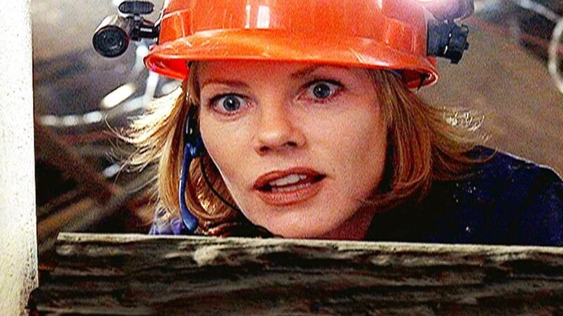 Wieso stürzt ein stabiles Haus einfach in sich zusammen? Catherine (Marg Helgenberger) glaubt nicht an einen Zufall und ermittelt! – Bild: TVNOW /​ CBS