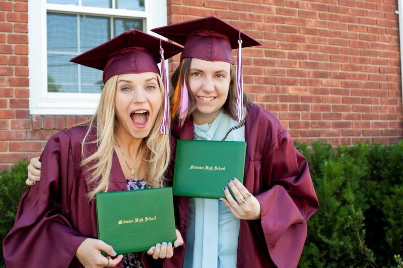 Heather Travis (Vanessa Ray, l.) und Hannah Horvath (Lena Dunham, r.) – Bild: Turner /​ COPYRIGHT (C) 2012 HOME BOX OFFICE, INC. ALL RIGHTS RESERVED.