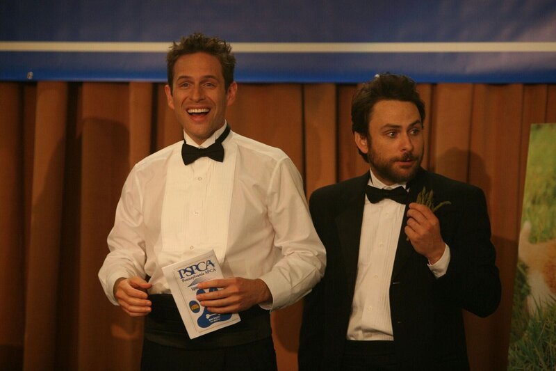 L-R: Dennis Reynolds (Glenn Howerton), Charlie Kelly (Charlie Day) – Bild: Fox