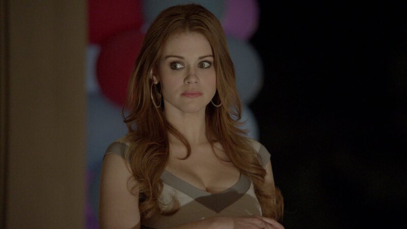 Lydia (Holland Roden) wartet auf ihre Partygäste … – Bild: RTL II