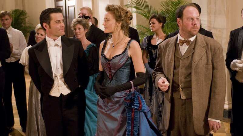 L-R: William Murdoch (Yannick Bisson), Julia Ogden (Helene Joy), Rudolph Sutton (Matt Gordon) – Bild: AXN White