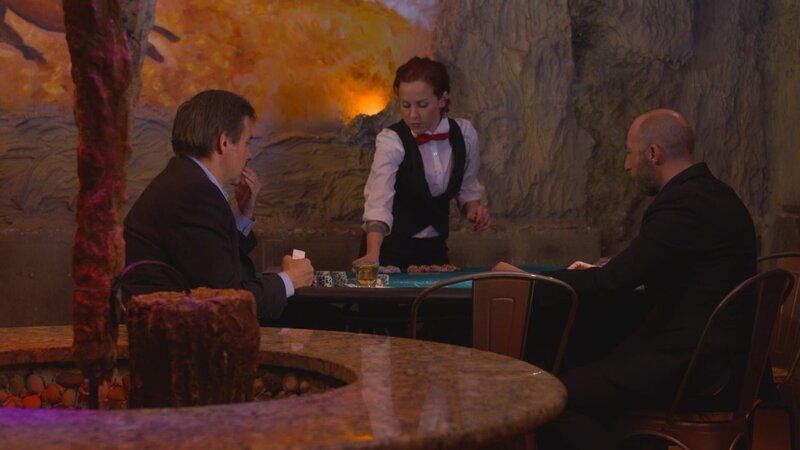 Dan is dealt a losing blackjack hand. – Bild: Discovery Communications