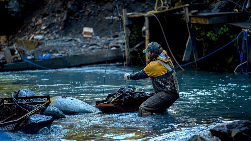 Scott Allen holding the rock basket rope. – Bild: Discovery Communications, LLC