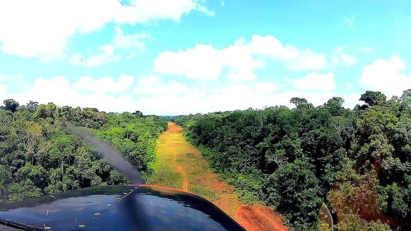 Herausforderung: Kurze Landebahn in der Wildnis – Bild: ZDF und Matthias Kind