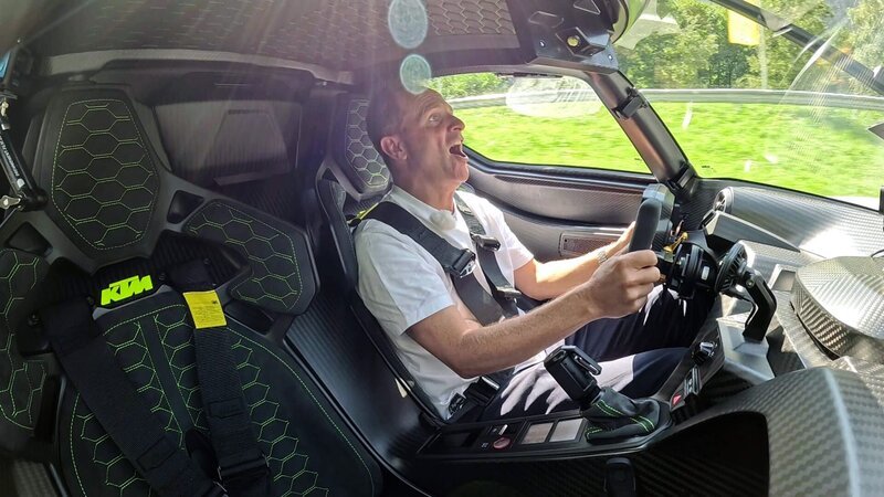 Matthias Malmedie im 500 PS starken KTM X-Bow GT-XR – Bild: RTLZWEI Matthias Malmedie im 500 PS starken KTM X-Bow GT-XR – Bild: RTLZWEI