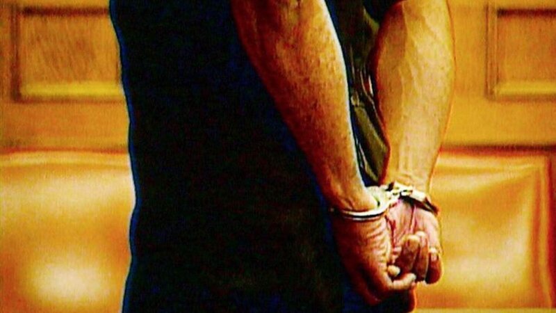 Zwei Jahre nach dem Mord an einem älteren Ehepaar kann die Polizei den Mörder überführen. – Bild: RTL