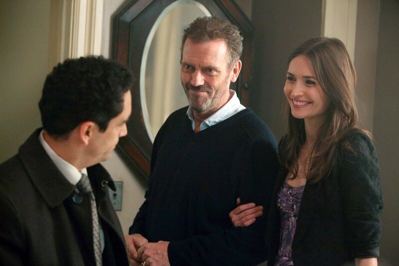 Nate Weinmann (Jose Zuniga, li.), Dr. Gregory House (Hugh Laurie) und Dominika Patrova (Karolina Wydra). – Bild: PLURIMEDIA (NBC Universal, Inc.)