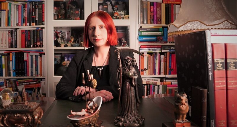 Kriminalpsychologin Lydia Benecke nähert sich in „ZDF-History“ den „Mörderischen Frauen“ und analysiert die rätselhaften Fälle der Geschichte aus heutiger Sicht. – Bild: Kathrin Beck