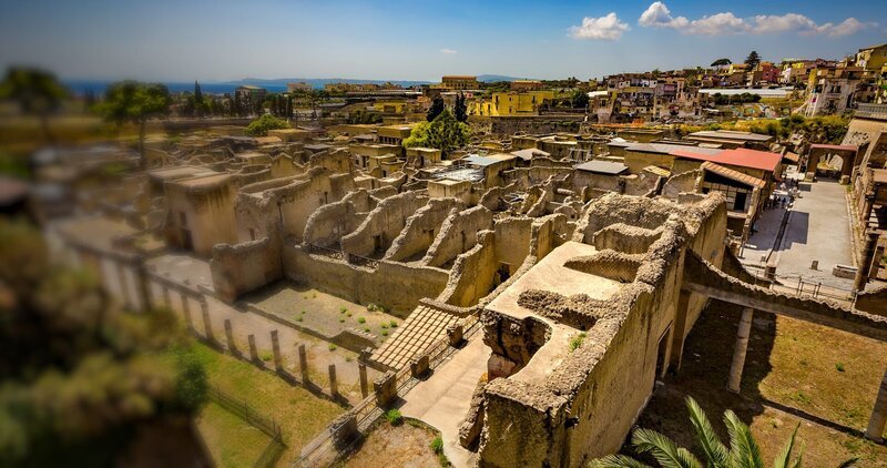 Heute ist die Grabungsstätte von Herculaneum ein Fenster in die Vergangenheit. – Bild: Honorarfrei – nur für diese Sendung bei Nennung ZDF und Tobias Lenz, Autorenkombinat.