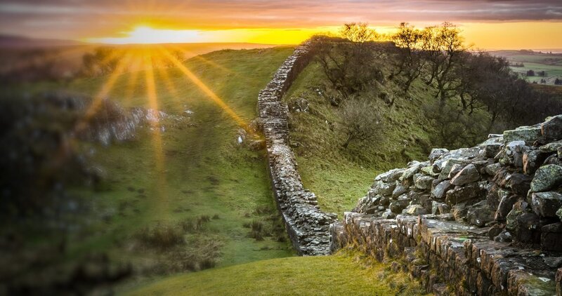 Der Hadrianswall: größte Befestigungsanlage der Römer und die nördlichste Grenze des gewaltigsten Reiches seiner Zeit. – Bild: Honorarfrei – nur für diese Sendung bei Nennung ZDF und Tobias Lenz, Autorenkombinat.