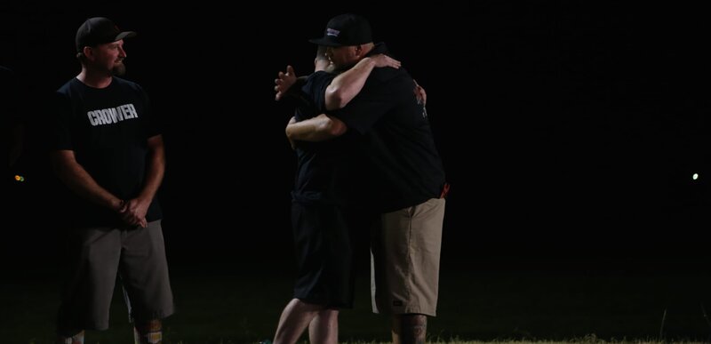 After making a moving announcement, Murder Nova feels the love from Kamikaze. – Bild: Discovery Channel /​ Discovery Communications