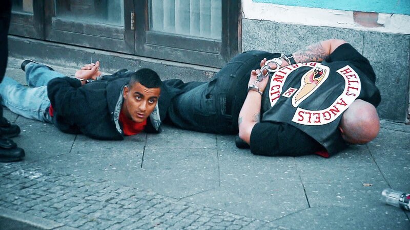 Festnahme eines Mitgliedes der Hells Angels – Bild: SPIEGEL TV GmbH Festnahme eines Mitgliedes der Hells Angels – Bild: SPIEGEL TV GmbH