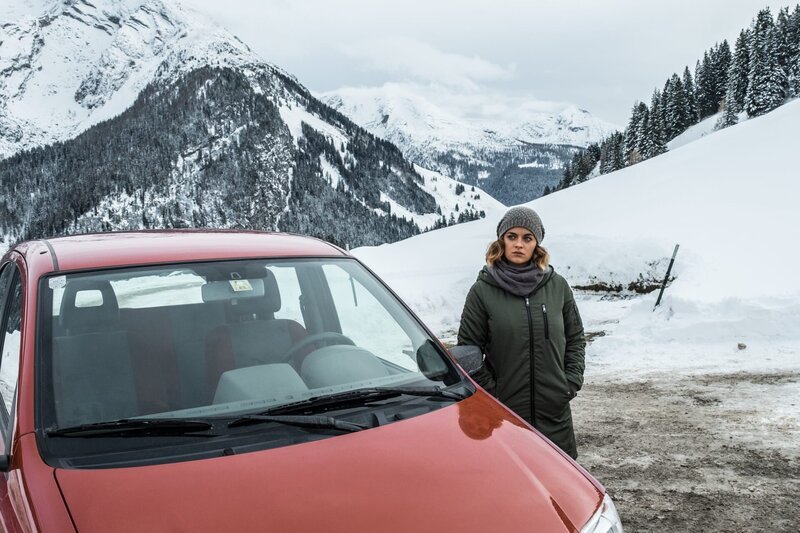Lilli (Ronja Forcher) braucht ein wenig Abstand von ihrer Familie. – Bild: ZDF und Raymond Roemke