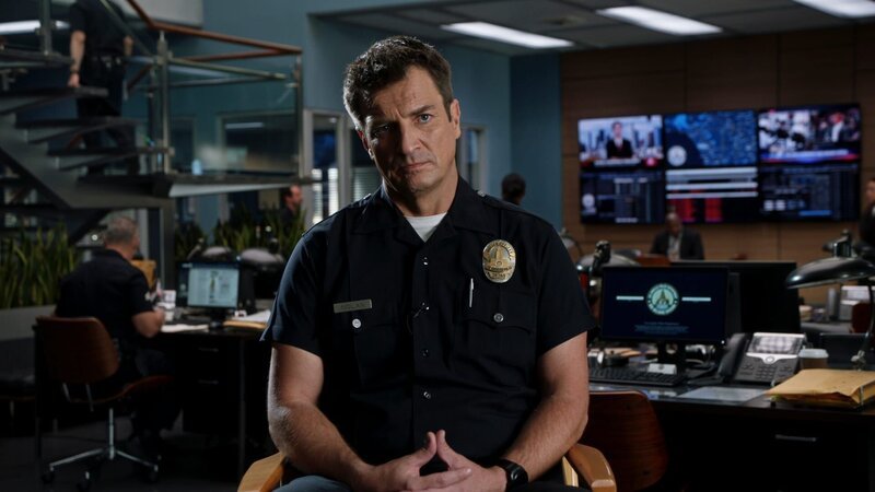 Auch Nolan (Nathan Fillion) wird zum Stand der Ermittlungen in diesem kuriosen Fall befragt. – Bild: Honorarfrei – nur für diese Sendung inkl. SocialMedia bei Nennung ZDF und American Broadcasting Companies, Inc.