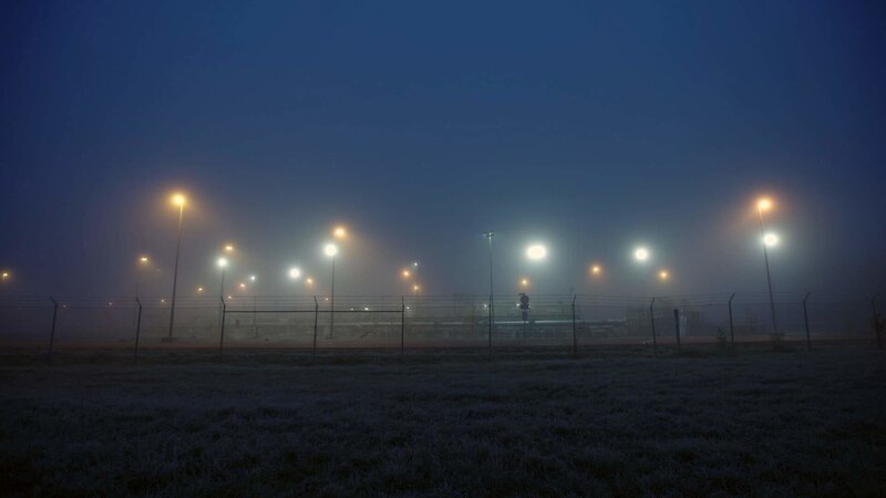 Die PCK-Raffinerie GmbH in Schwedt/​Oder in der Uckermark (Brandenburg). Das ehemalige Petrochemische Kombinat ist einer von Tausenden DDR-Betrieben, die nach der Wende von der Treuhand privatisiert wurden. – Bild: ZDF