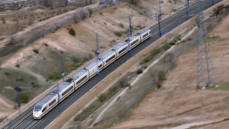 Der AVE 103 ist knapp vier Meter hoch, drei Meter breit und 200 Meter lang. – Bild: Quintus Media GmbH