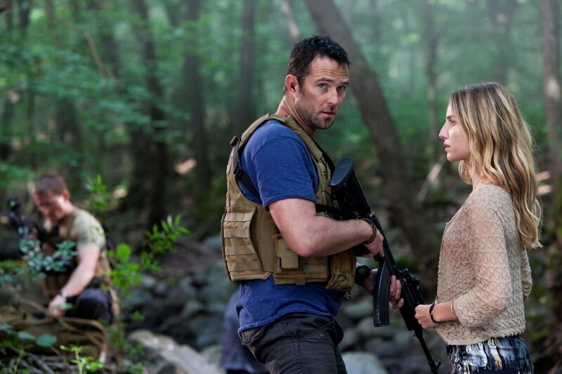 L- R: Sgt. Damien Scott (Sullivan Stapleton) and Dana Van Rijn (Annabelle Wallis) – Bild: Sky Atlantic HD /​ Home Box Office, Inc.