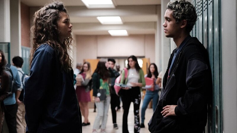 l-r: Rue Bennett(Zendaya ), Elliot (Dominic Fike) – Bild: Sky Channel