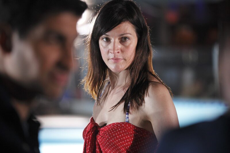 Die Flugbegleiterin Natasha (Félicité du Jeu) ist Opfer eines Mordes geworden. – Bild: ZDF