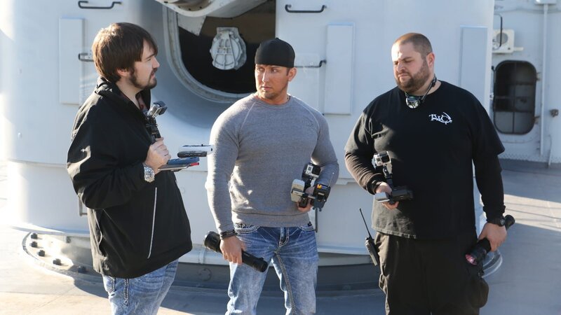 Brannon, Chris and Chasey on the deck of the USS Edson. – Bild: Discovery Communications/​JASON FAY/​JASON FAY
