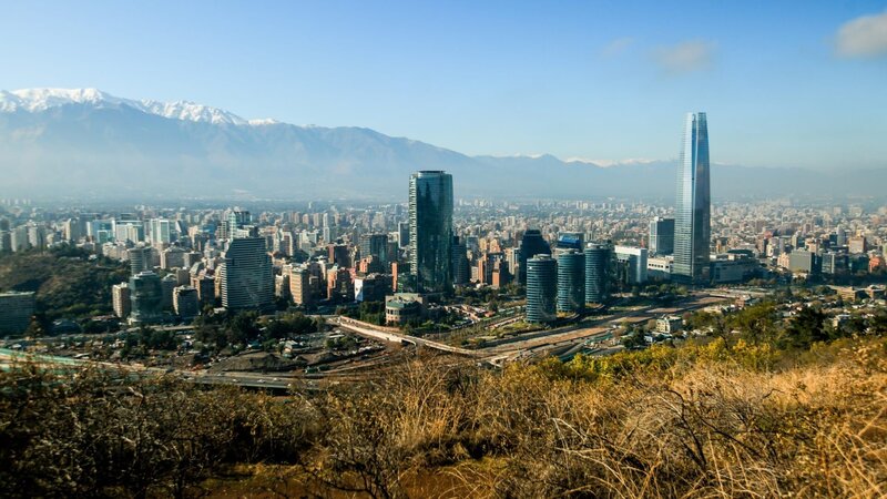 Blick über Santiago, Chile. – Bild: ORF/​Warner/​The Travel Channel