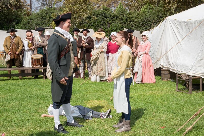 Zweite von links: Anna-Kat Otto. – Bild: ORF/​Disney/​ABC/​Michael Ansell