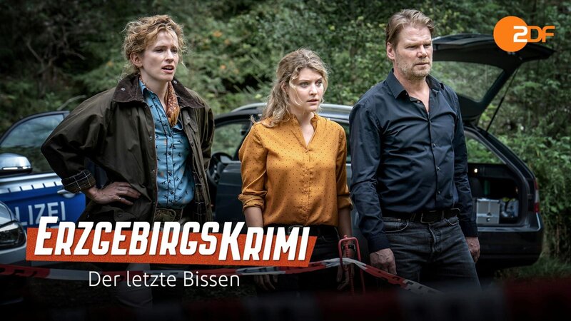 Niklas (Max Schimmelpfennig, r.) hat als junger Lehrer in Ausbildung Konflikte mit seiner Schulleiterin (Petra Hartung, l.) und fühlt sich dabei nicht wohl in seiner Haut. – Bild: ZDF Enterprises GmbH /​ Jürgen Olczyk