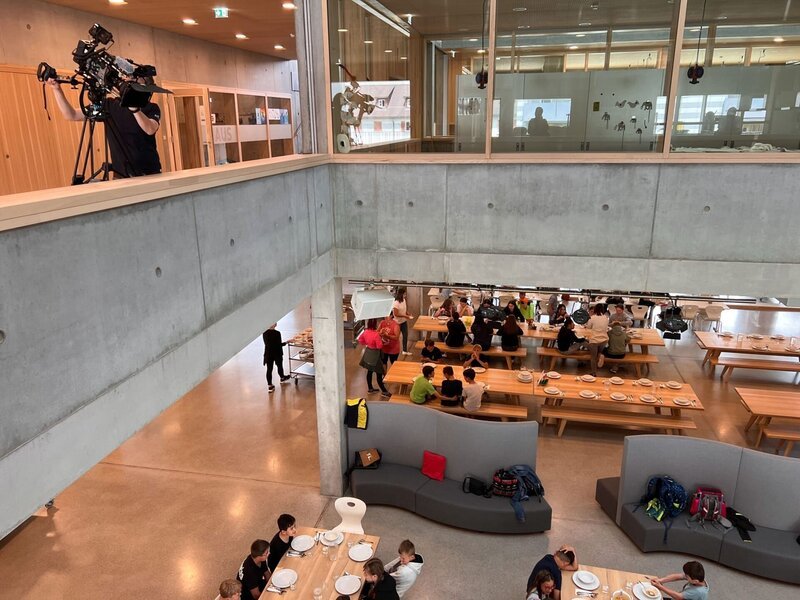  Campus Schendlingen „Mensa“. – Bild: ORF/​Nicola Eller