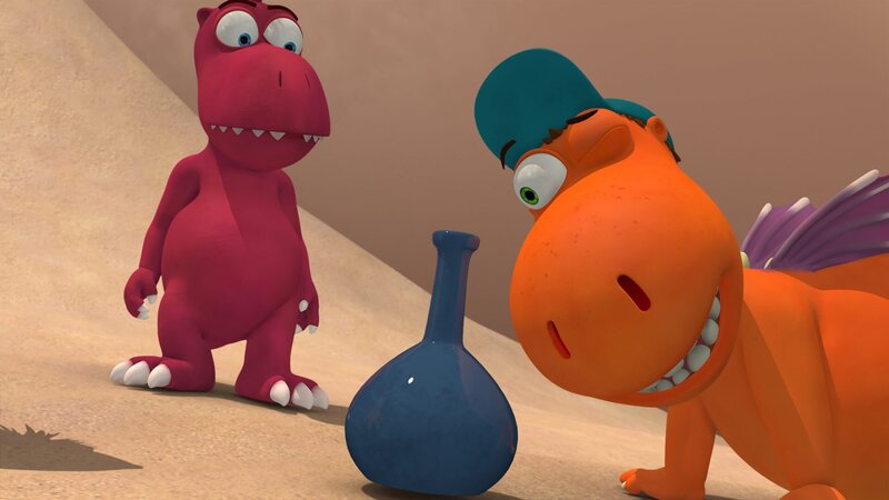 Kokosnuss und seine Freunde haben am Strand eine sonderbare Flasche entdeckt. Ob da wohl ein Flaschengeist drinsteckt? – Bild: ZDF/​Caligari