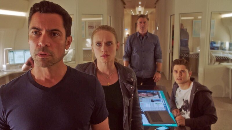 V.l.: Bishop (Danny Pino), Kick Lanigan (Leven Rambin), Frank (Chris Noth), James (Andy Mientus) +++ – Bild: RTL /​ NBC Universal