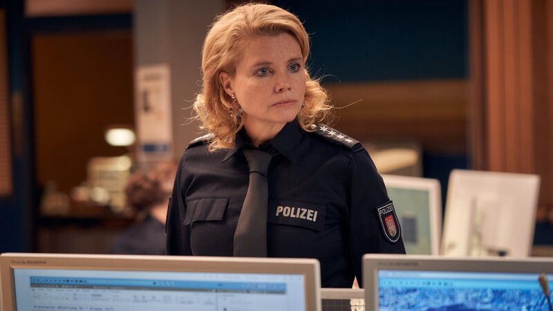 Carola (Annette Frier) – Bild: RTL /​ Frank Dicks